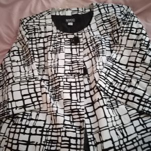 NYCC 3/4 length sleeve black and white jacket size 22 24 with lining on the back